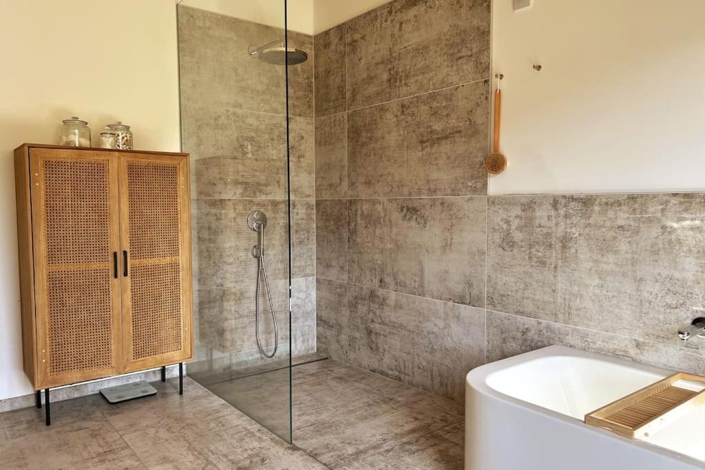 Forest Retreat- Serene 160M2 With Forest Views Wermelskirchen Buitenkant foto